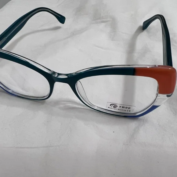 FASHION FRAMES - Picture 4 of 5